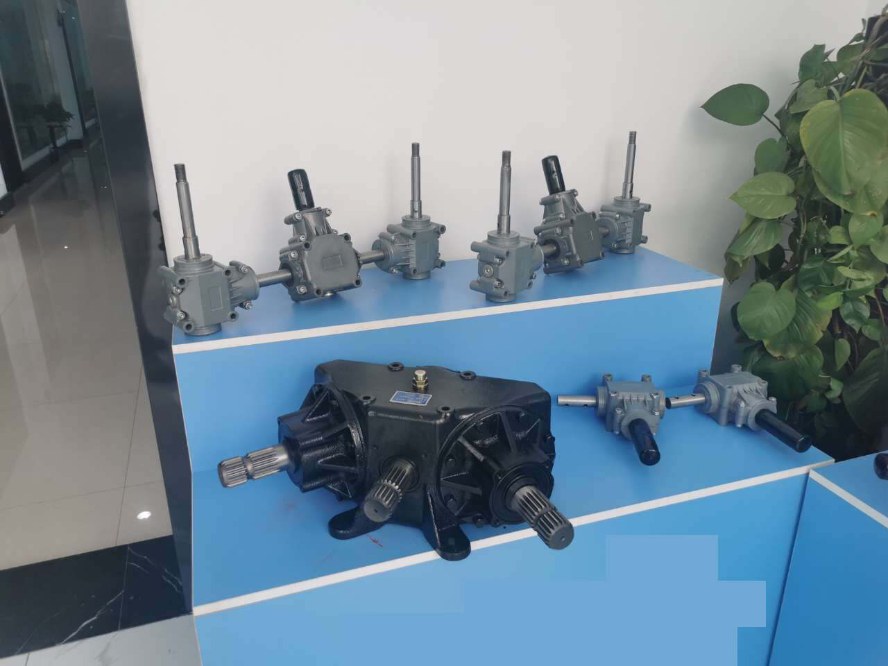 Fertilizer Broadcaster Double Disc Fertilizer Seeder Gearbox Speed Reducer Fertilizer Seeder Gear Drive Gearbox
